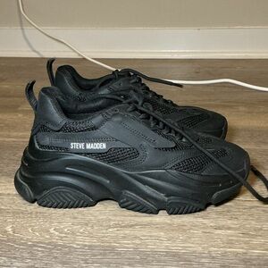Steve Madden Black Chunky Trainer